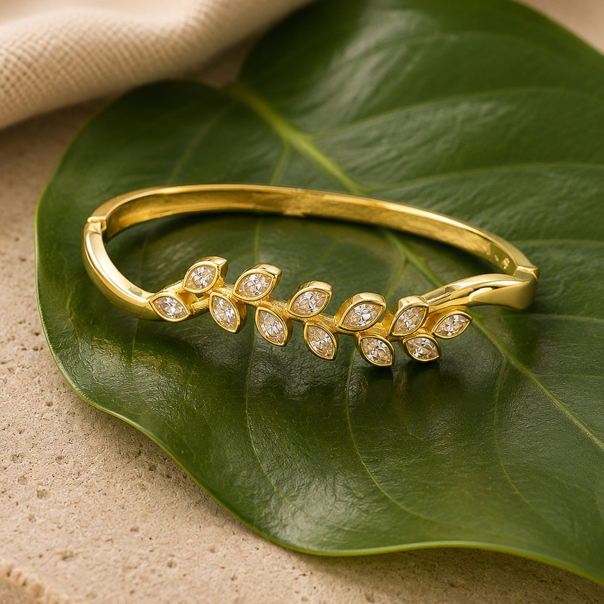 YADEEP Leaf Drape Openable Bracelet