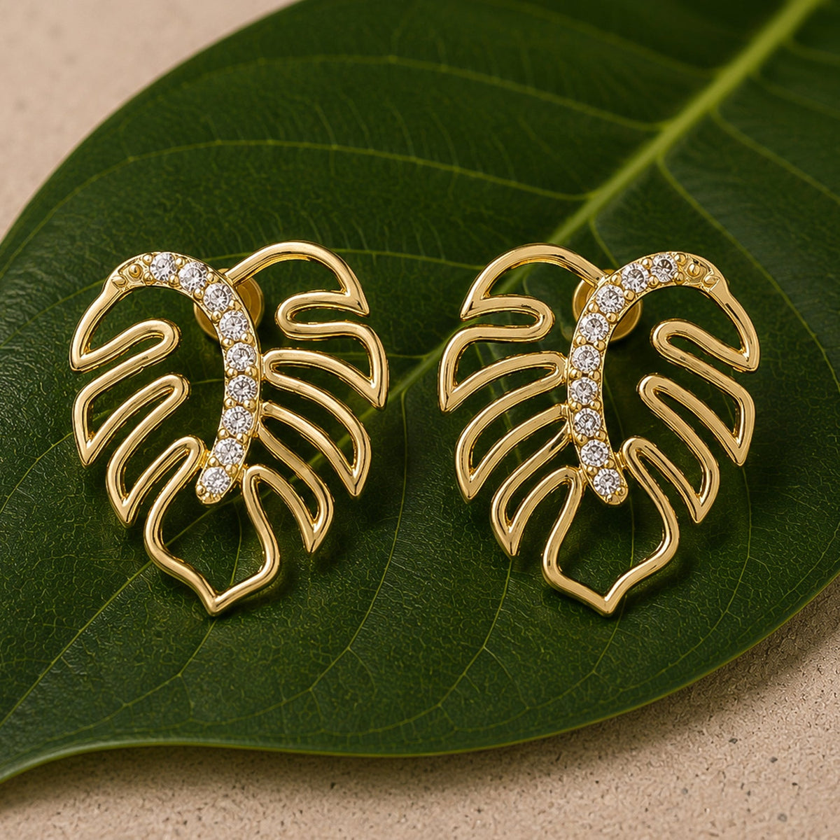 YADEEP Monstera Leaf Stud Earrings